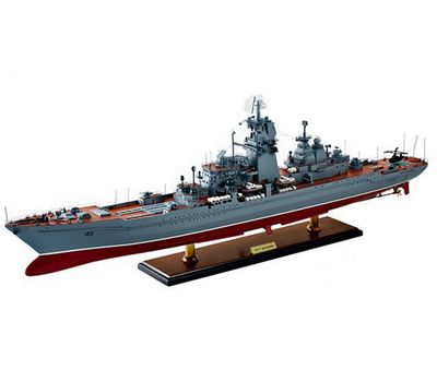 Модель Крейсер Петр Великий, масштаб 1:700.