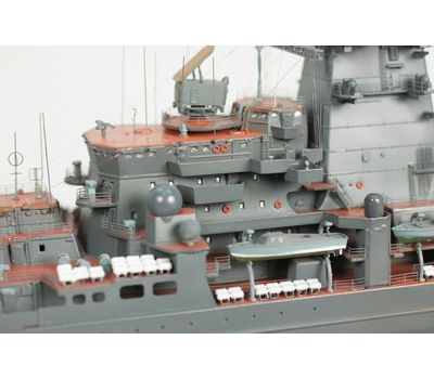 Модель Крейсер Петр Великий, масштаб 1:700.